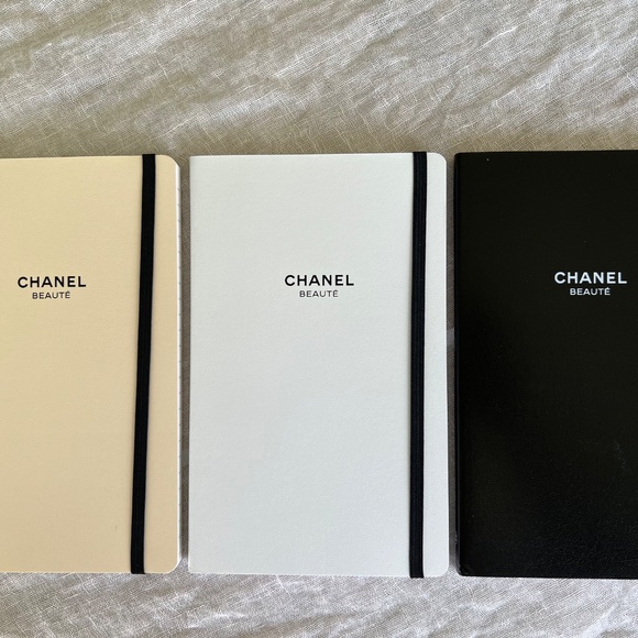 CHANEL Beauté Exclusive Gift Set | Set of 3 Branded Notebooks - Picture 5 of 8
